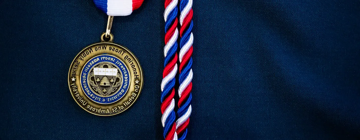 A medal and a ribbon adorning a blue shirt, symbolizing achievement and recognition for veteran 服务.